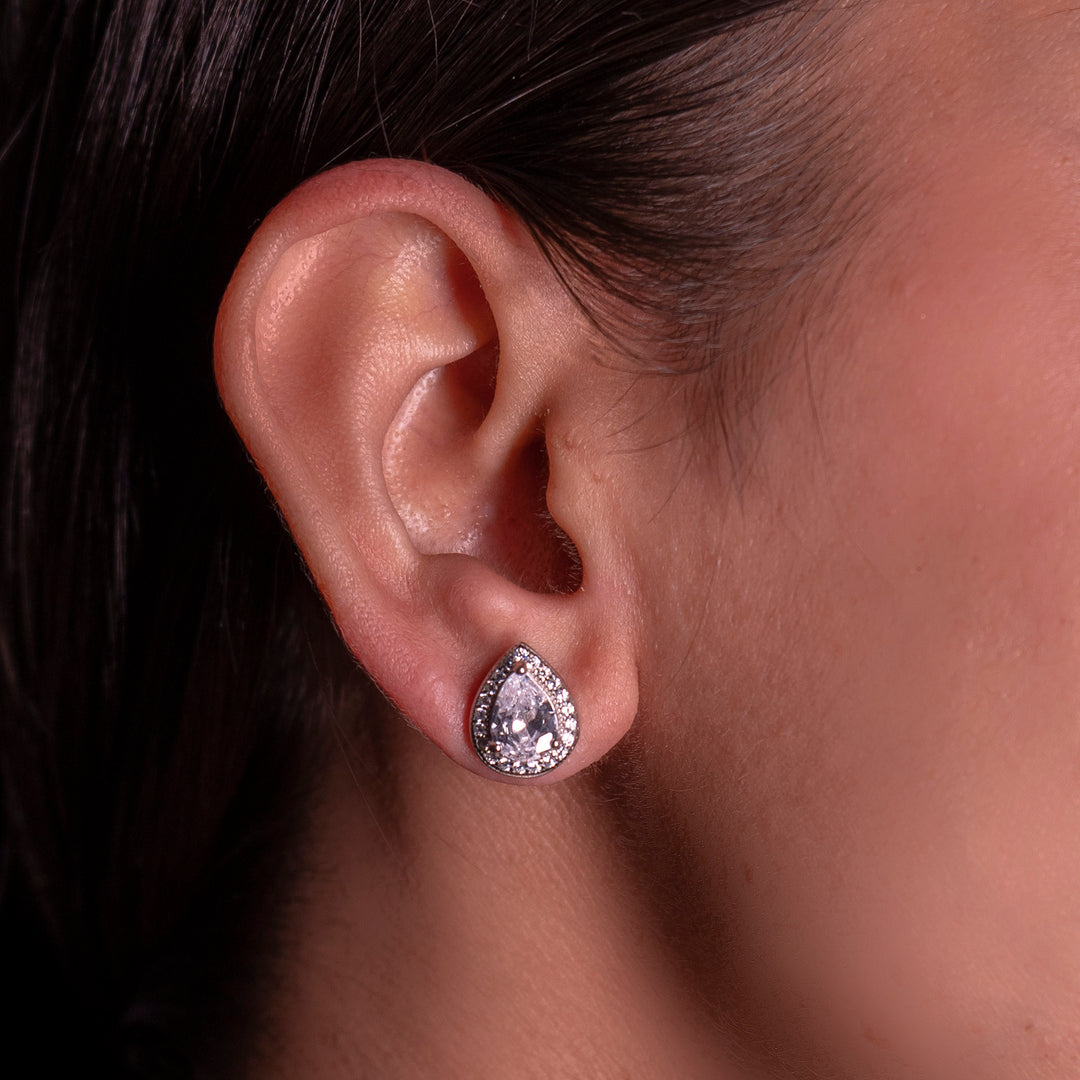 Luviera stud earrings