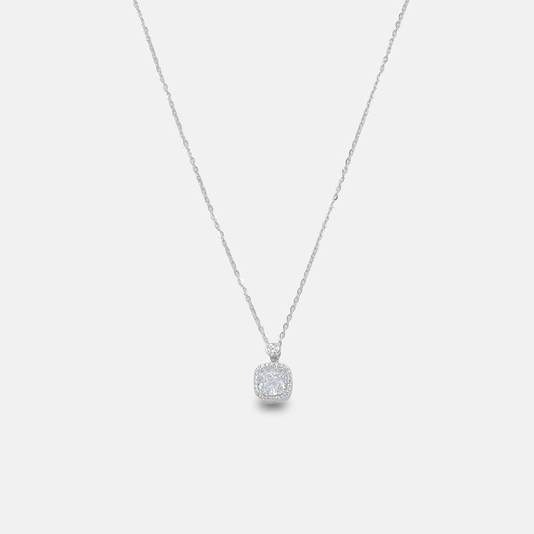Veyra Pendant With Chain