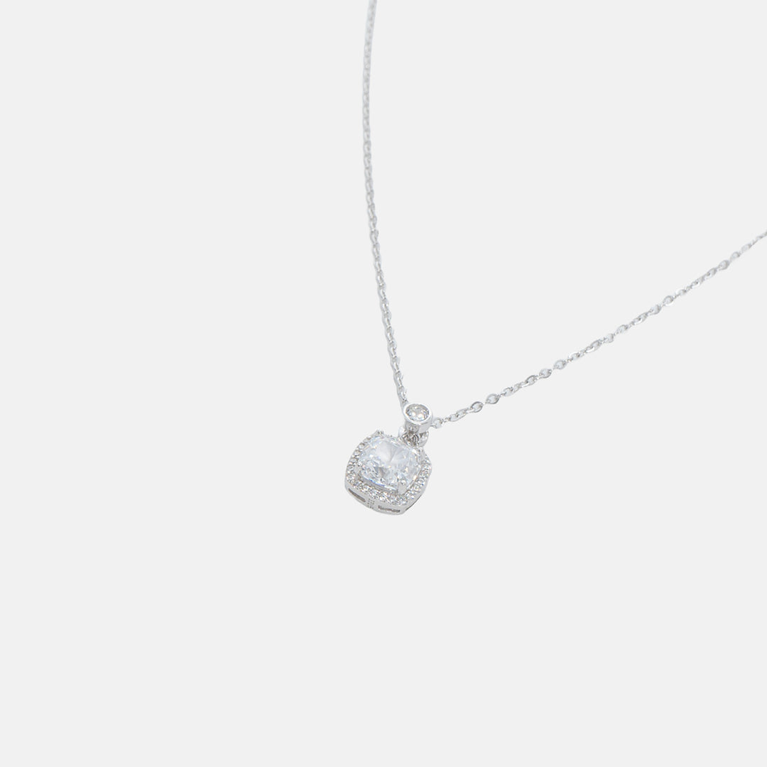 Veyra Pendant With Chain