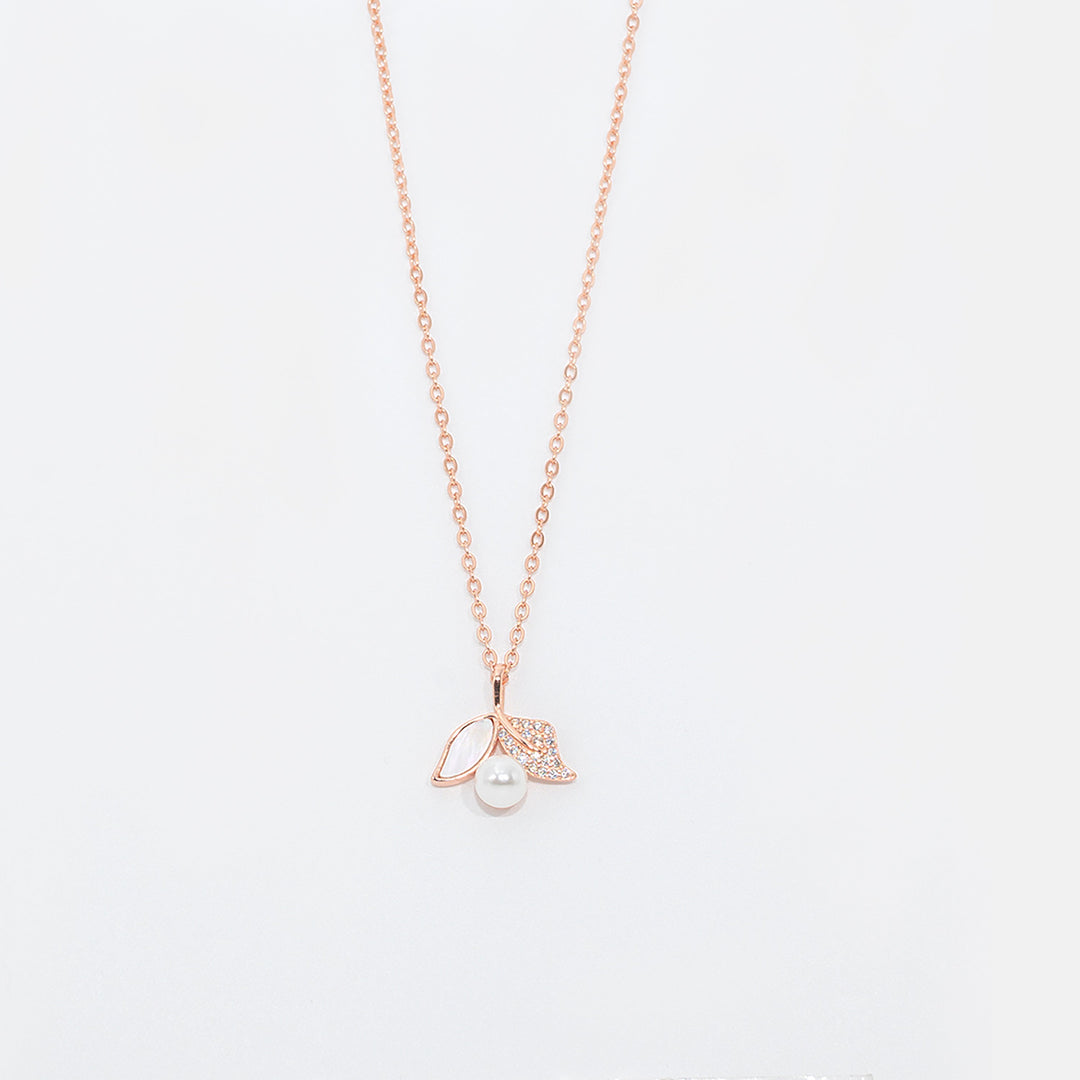 Perlaine Pendant With Chain
