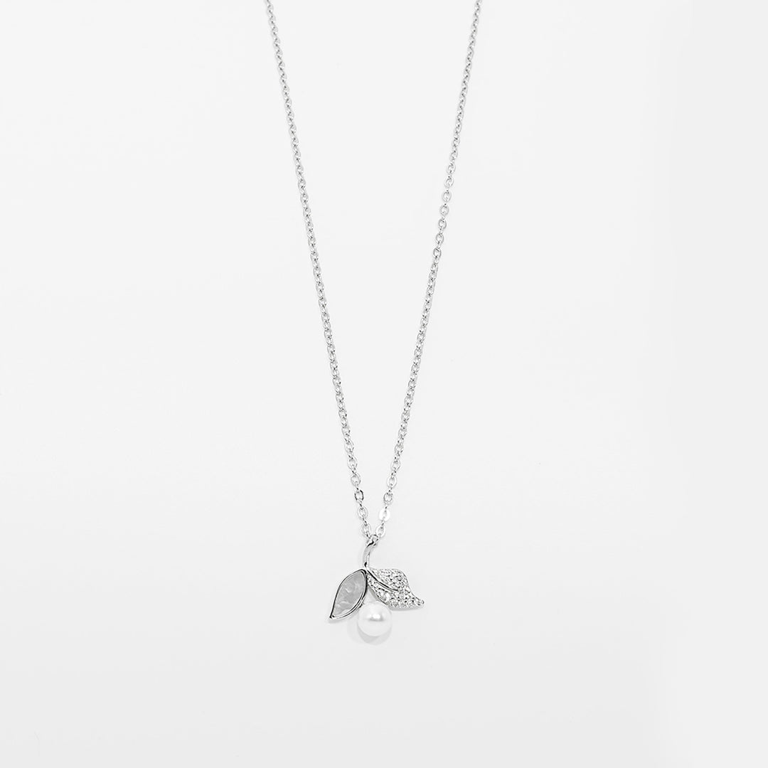 Perlaine Pendant With Chain