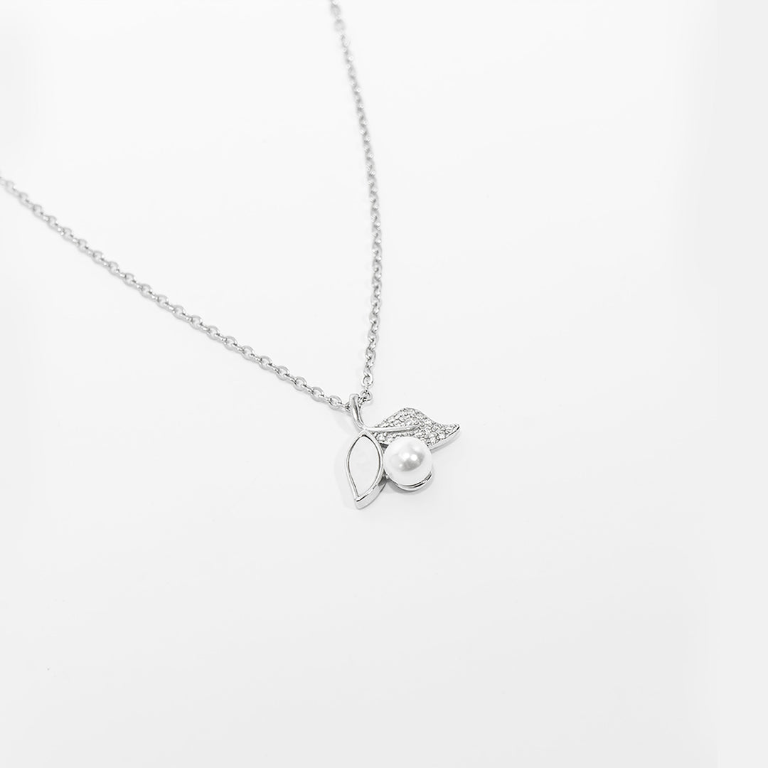 Perlaine Pendant With Chain