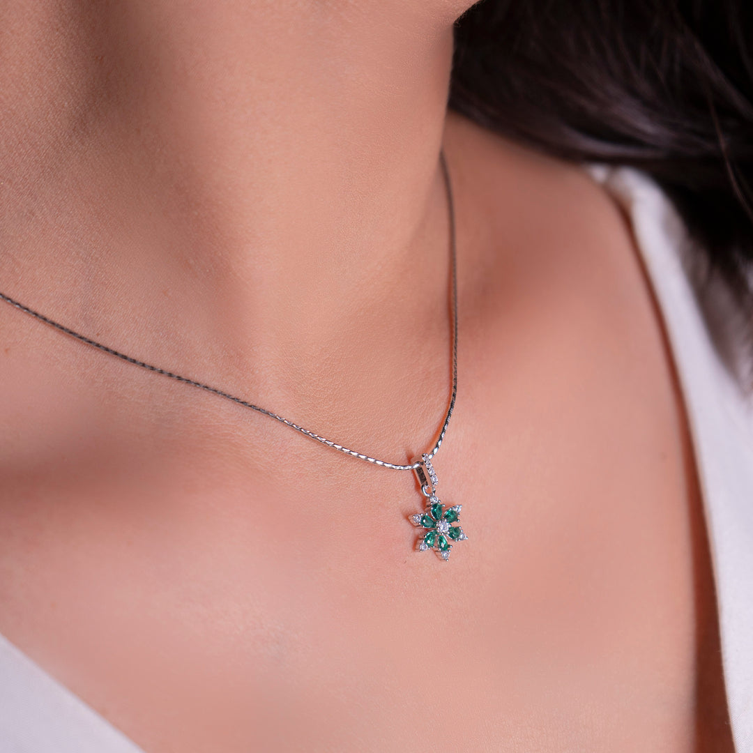 Snowfleur Pendant With Earrings