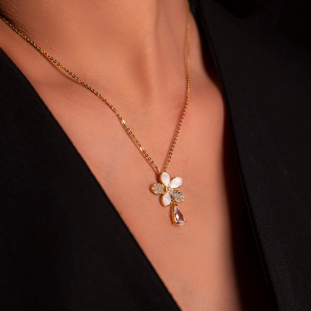 Aurique Pendant With Earrings
