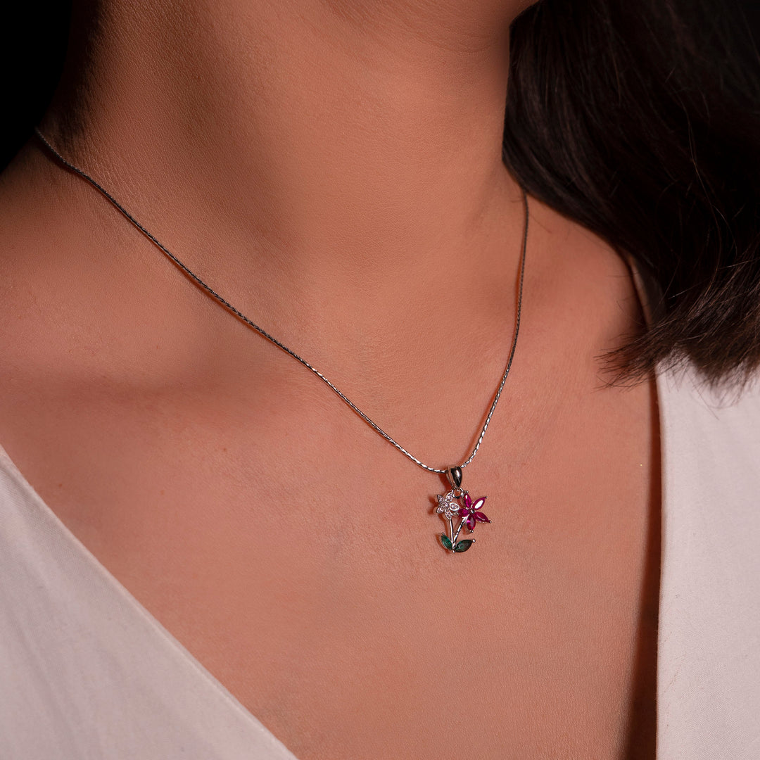 Lilora Pendant With Earrings