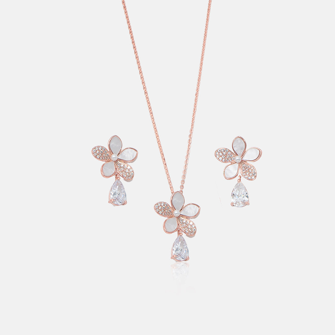Aurique Pendant With Earrings